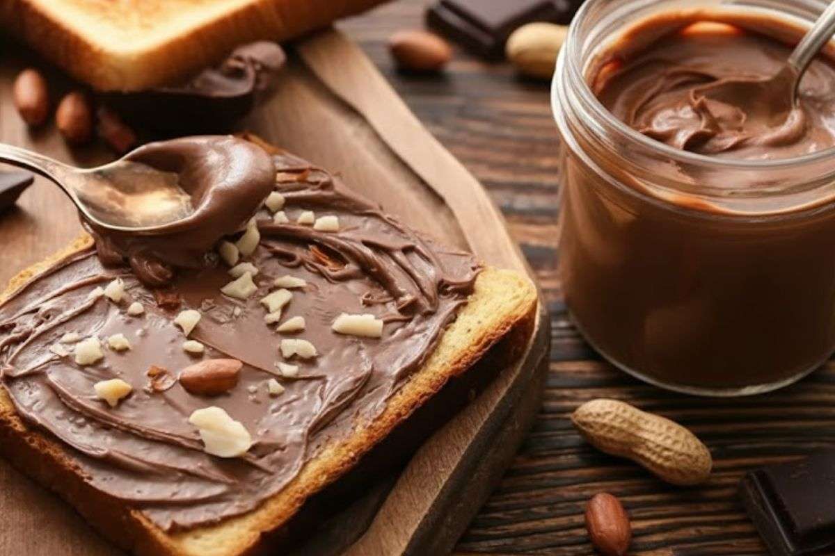 Chocolate Peanut Butter Recipe: बाजार वाला फ्लेवर्ड बटर छोड़िए, इस बार ट्राई कीजिए प्रोटीन से भरपूर होममेड चॉकलेट पीनट बटर, जानिए बनाने का तरीका 1 Homemade Chocolate Peanut Butter Spread