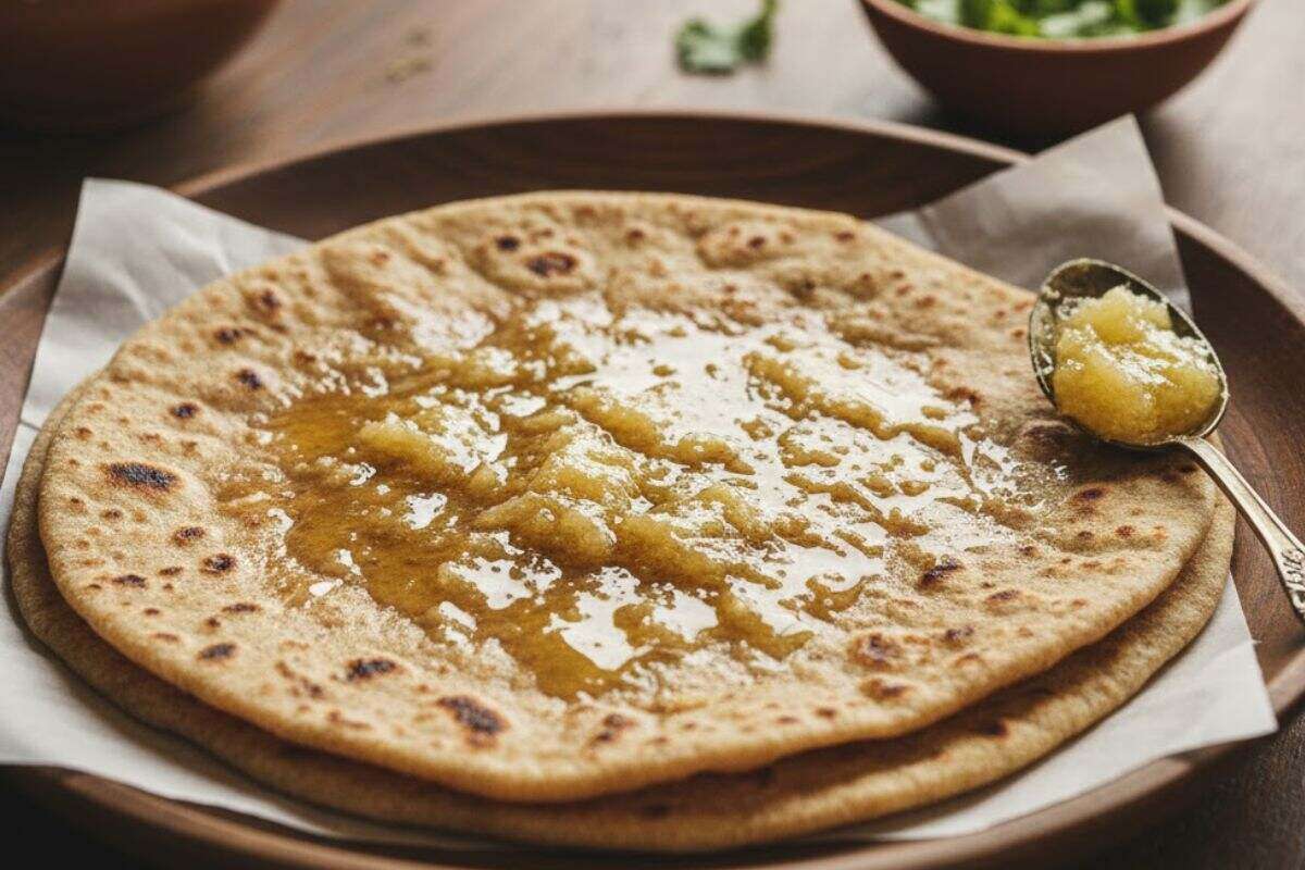 Health Benefits Of Eating Ghee: रोजाना खाएं एक चम्मच घी, खाने का स्वाद बढ़ाने के साथ सेहत का भी रखेगा ख्याल 2 Ghee For Diet