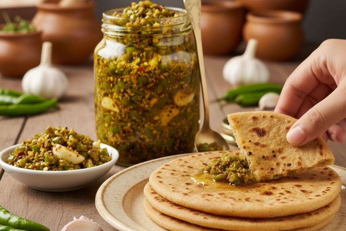 Rajasthani Hari Mirch Lehsun Ka Achar: हर बाइट में मिलेगा राजस्थानी स्वाद, इस तरह घर पर बनाएं चटपटा हरी मिर्च लहसुन का अचार 1 Instant Pickle With Paratha