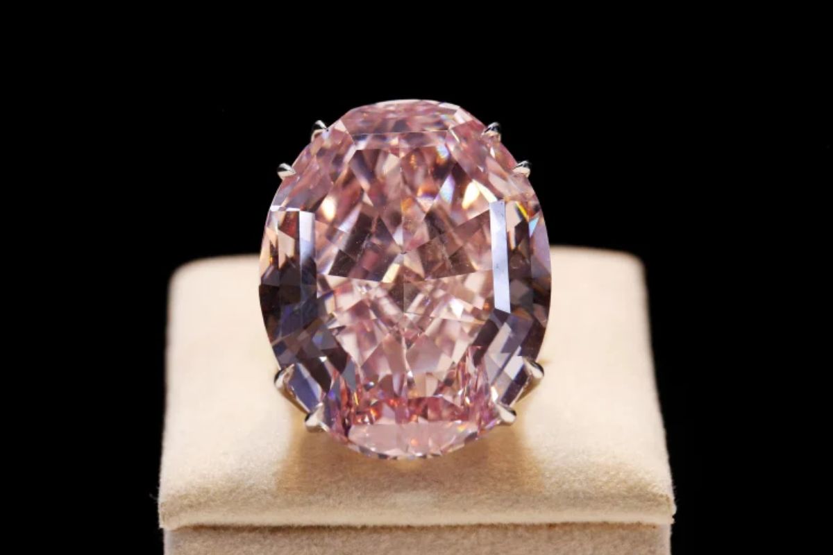 10 most expensive diamonds in the world, full of mysteries and priced so much that even a calculator would need a fuse to add them, 3 are related to India, 7 The Pink Star Diamond