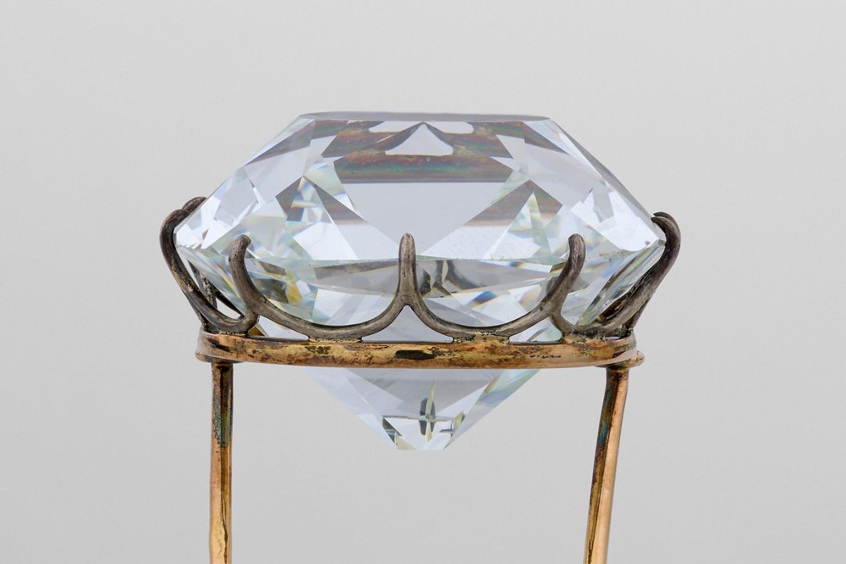 10 most expensive diamonds in the world, full of mysteries and priced so much that even a calculator would need a fuse to add them, 3 are related to India, 6 The Regent Diamond