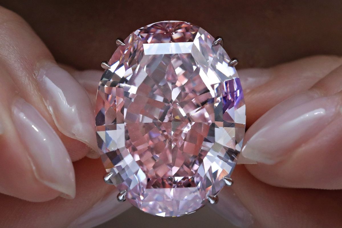 10 most expensive diamonds in the world, full of mysteries and priced so much that even a calculator would need a fuse to add them, 3 are related to India, 5 Williamson The Pink Star