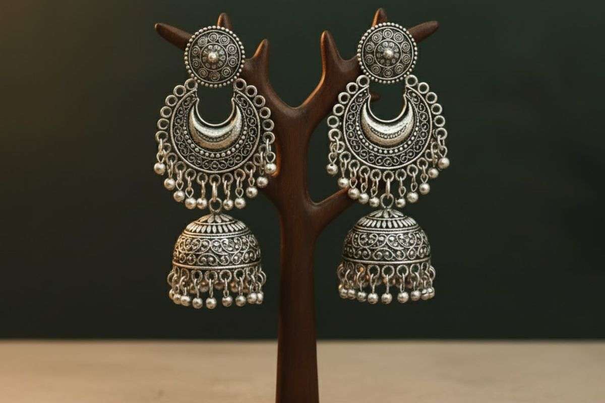 Beautiful Earrings Design Ideas: कुर्ती के साथ ट्राई करें ये इयररिंग्स डिजाइन आइडियाज, अपने लुक को बनाएं खास 2 Double Layer Earrings