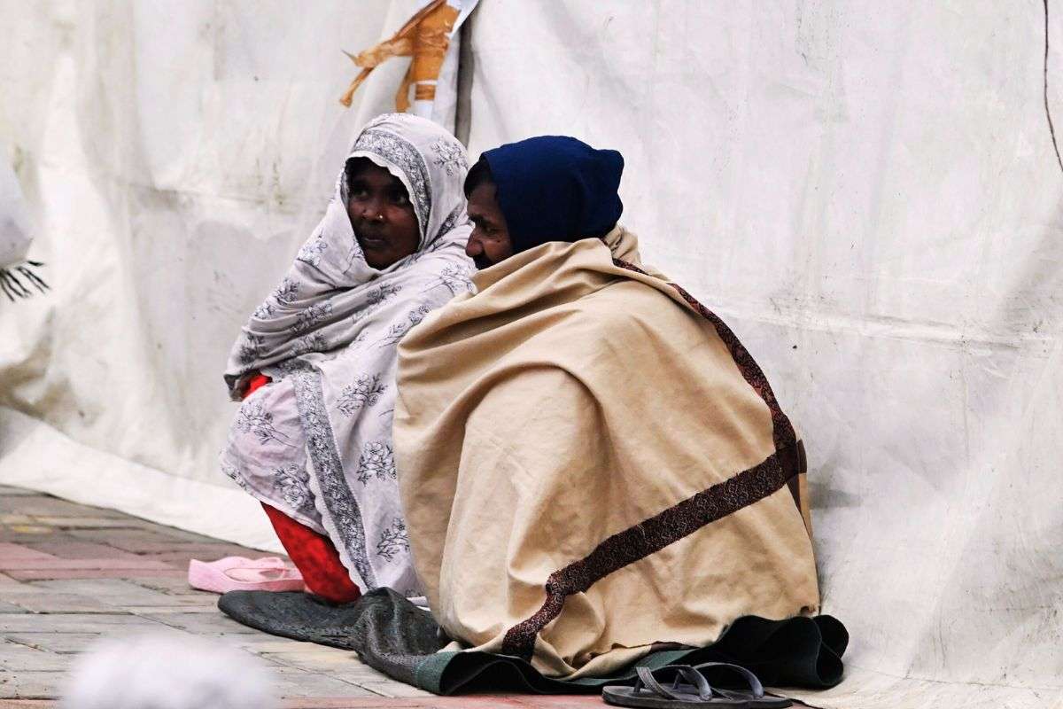 बिंदापाथर में ठंड और शीतलहर से जनजीवन अस्त-व्यस्त, ग्रामीण इलाकों में अलाव की भी व्यवस्था नहीं