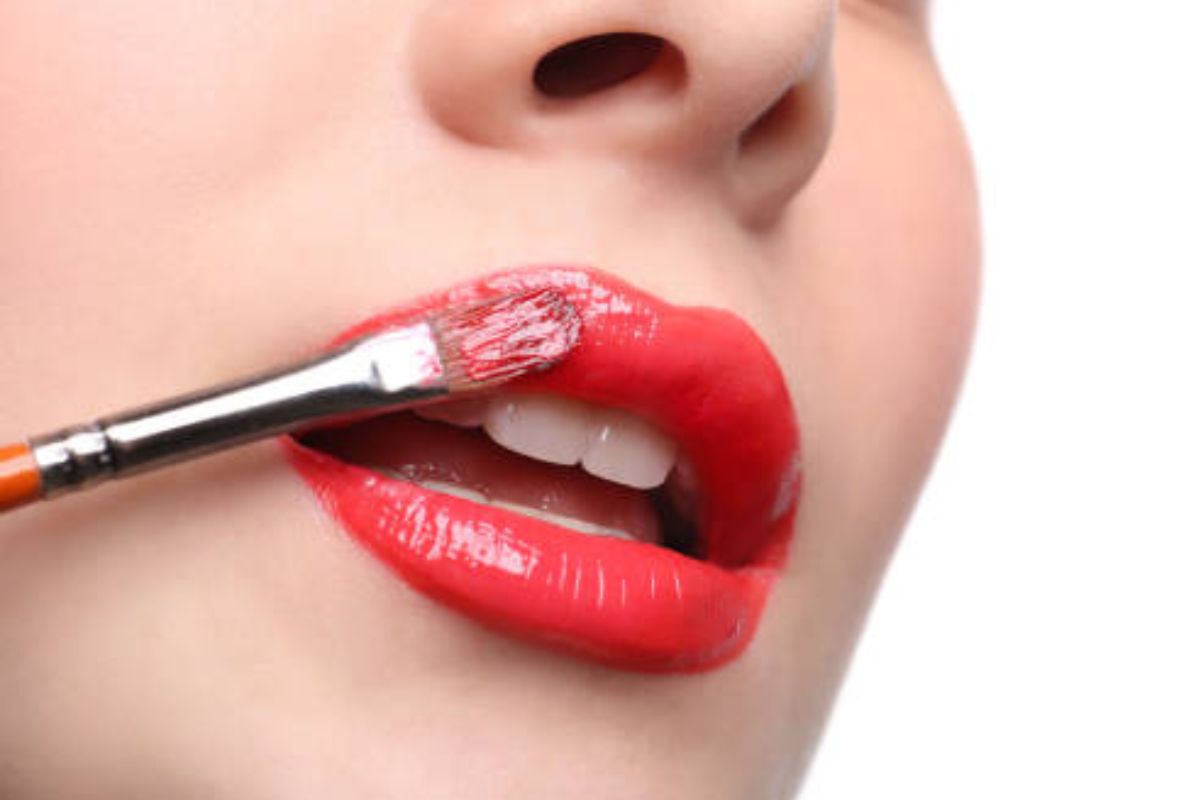 New Year Lipstick Shades: इन लिपस्टिक शेड्स से न्यू ईयर पार्टी में घूर-घूर कर देखेंगे लोग