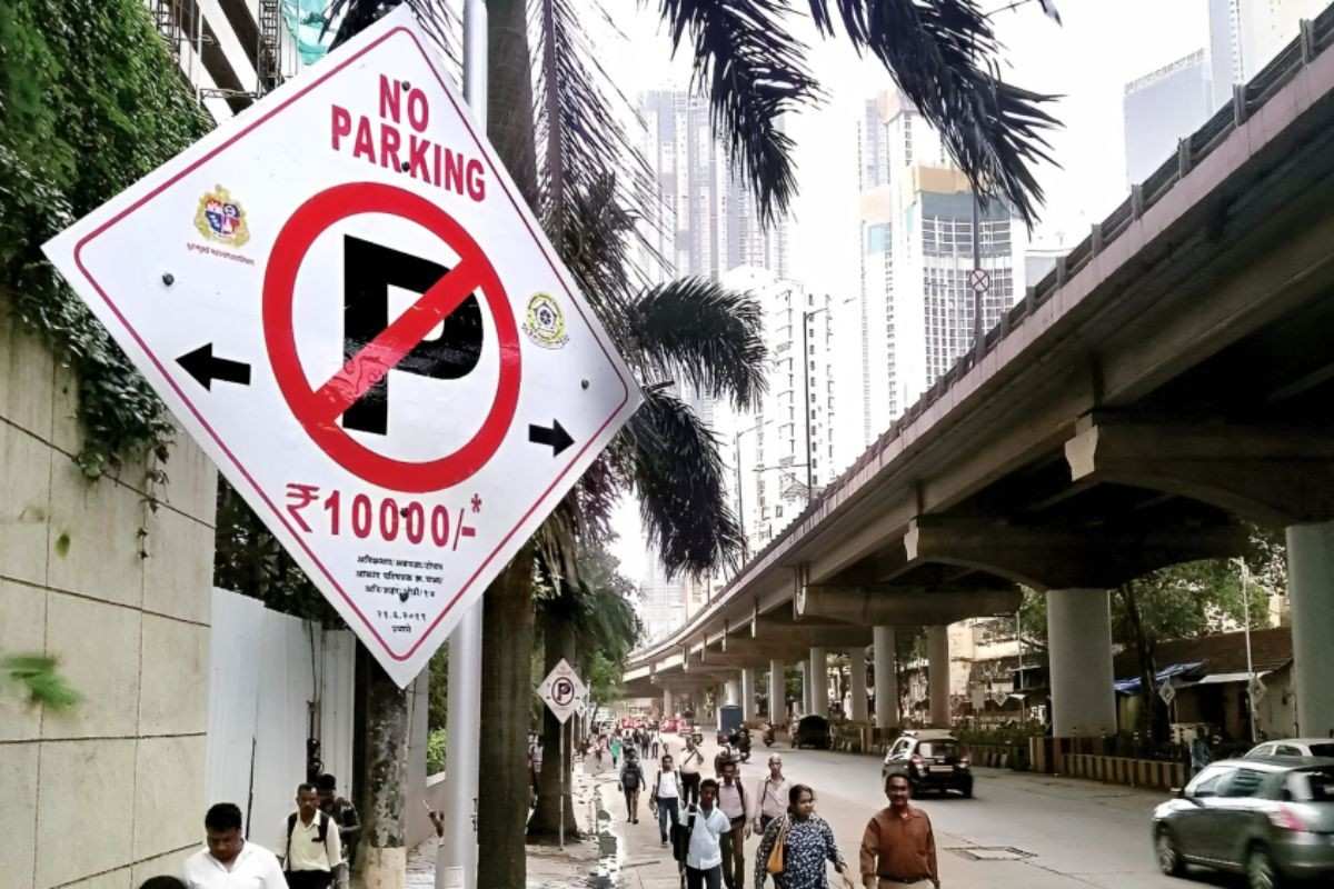 Patna News: पटना में कहीं भी गाड़ी खड़ी करना पड़ेगा भारी! 64 स्कूल, मॉल और बैंक्वेट हॉल नगर निगम की ब्लैकलिस्ट में