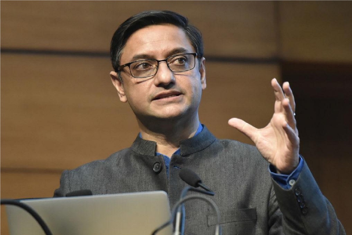 रुपये में गिरावट चिंता की बात नहीं, चीन-जापान की मिसाल देकर बोले ईएसी-पीएम संजीव सान्याल