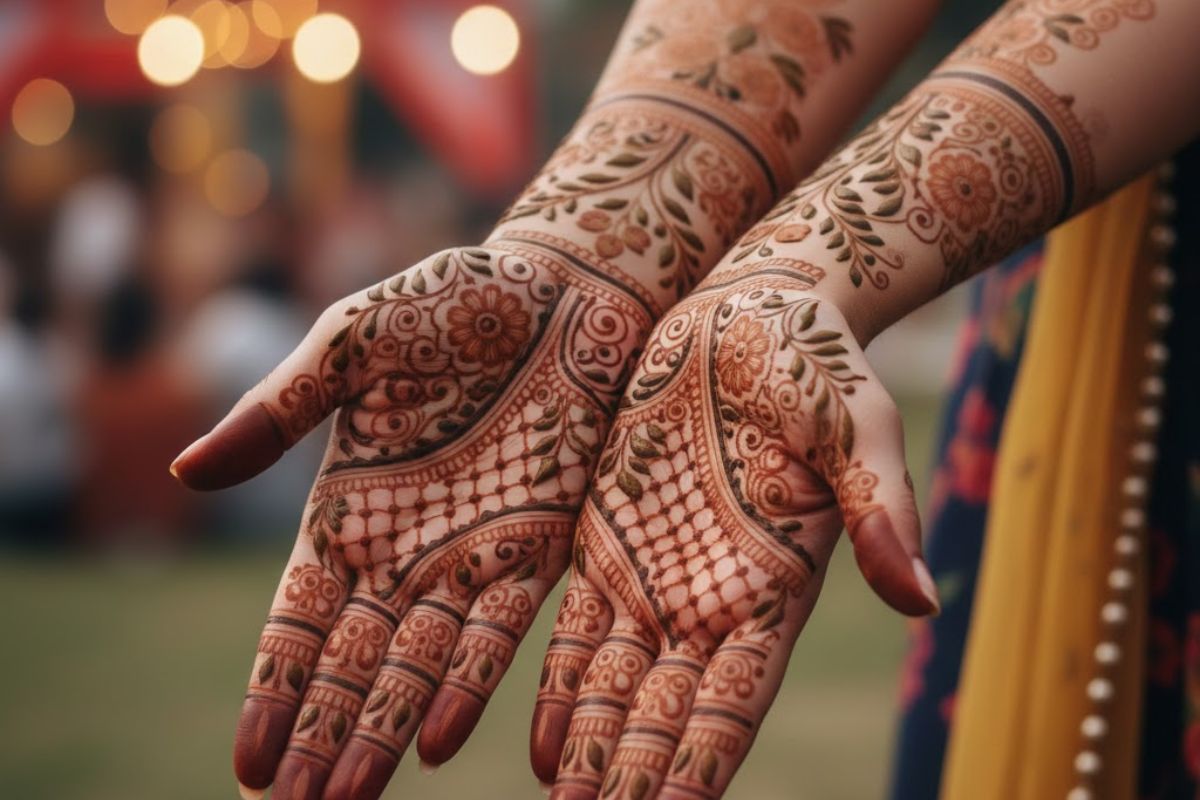 Easy Mehndi Design: खास फंक्शन हो या त्योहार, हाथों में आसानी से लगाएं ये आकर्षक मेहंदी डिजाइन 4 Simple Full Hand Mehndi Design
