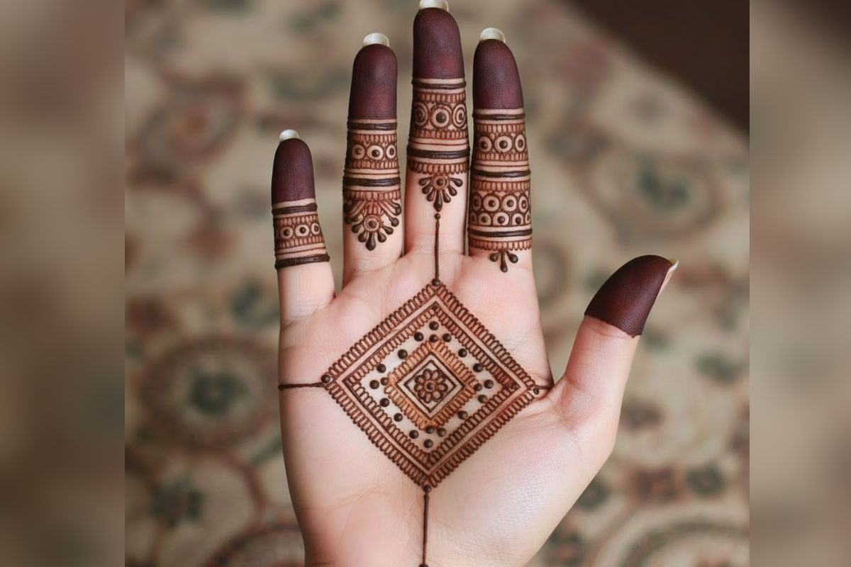 Easy Mehndi Design: खास फंक्शन हो या त्योहार, हाथों में आसानी से लगाएं ये आकर्षक मेहंदी डिजाइन 5 Square Shape Mehndi Design
