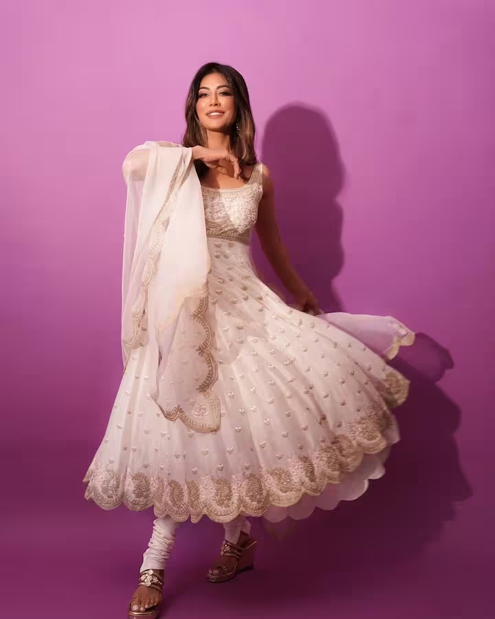 Chitrangada Singh Photos: 49 की उम्र में भी ये हीरोइन ढहाती है 'कहर', फोटो देख दिल दे बैठेंगे आप 9 Whatsapp Image 2025 12 13 At 3.09.46 Pm