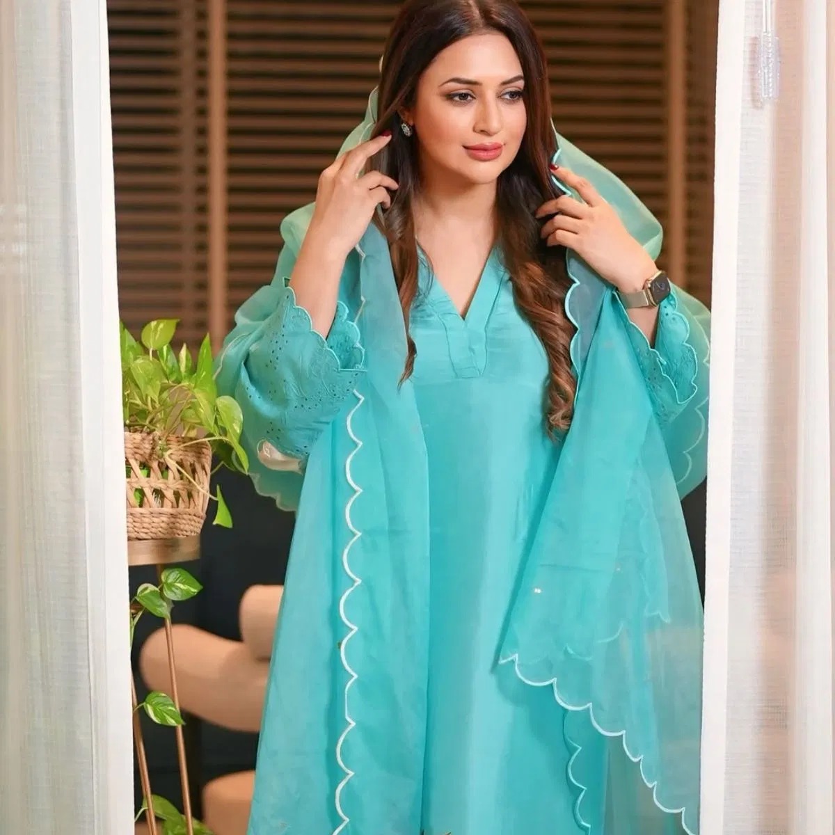 Divyanka Tripathi Birthday: प्यार पाने की ऐसी चाहत, काले जादू का लिया सहारा, ब्रेकअप के बाद इतनी टूट चुकी थी ये एक्ट्रेस 3 Whatsapp Image 2025 12 14 At 11.26.54 Am