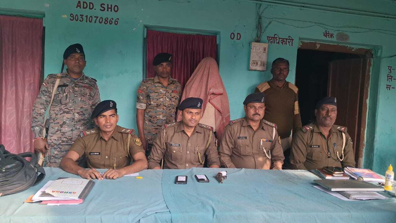 Madhubani News : कट्टा व दो मोबाइल के साथ युवक गिरफ्तार