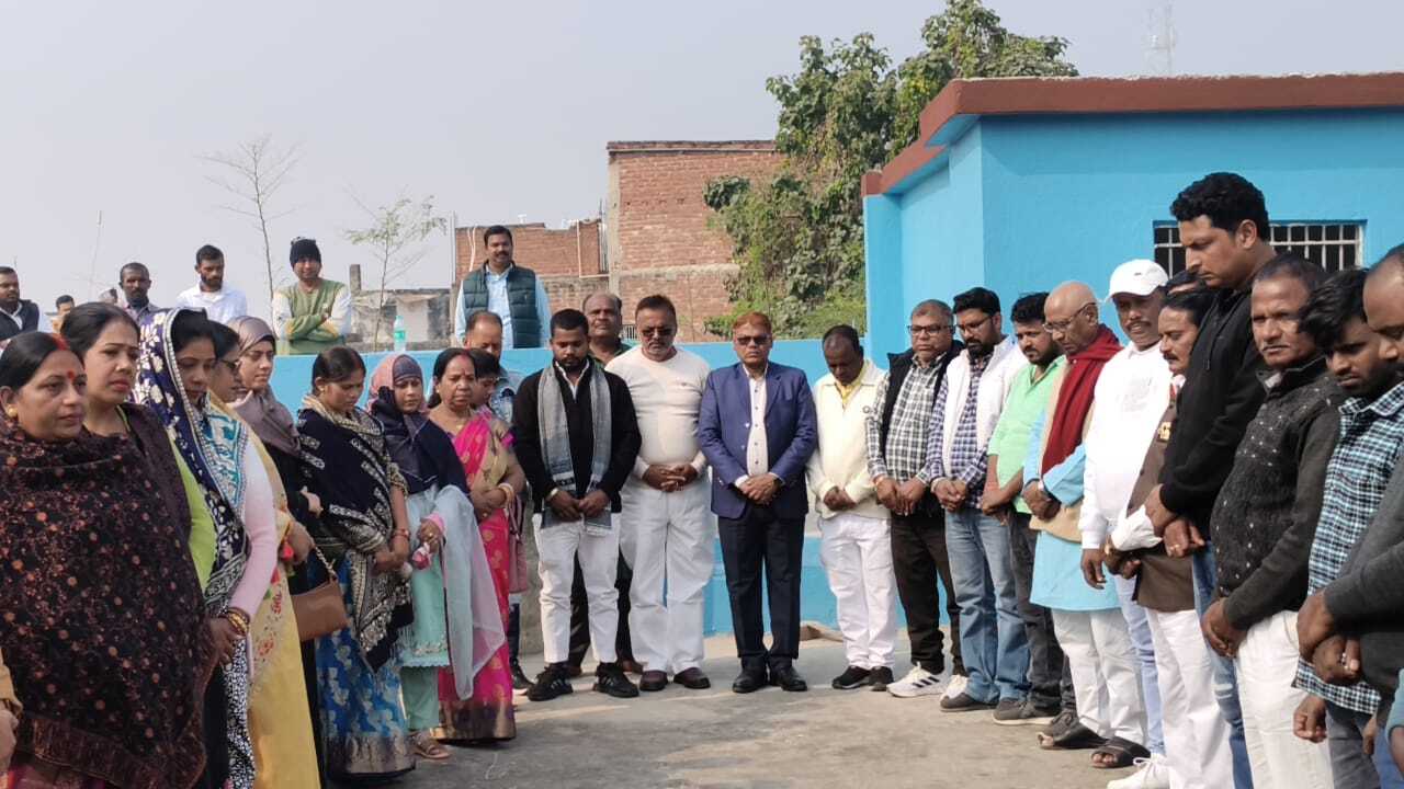 डॉ अजीज खान के निधन पर नप कार्यालय में शोक सभा