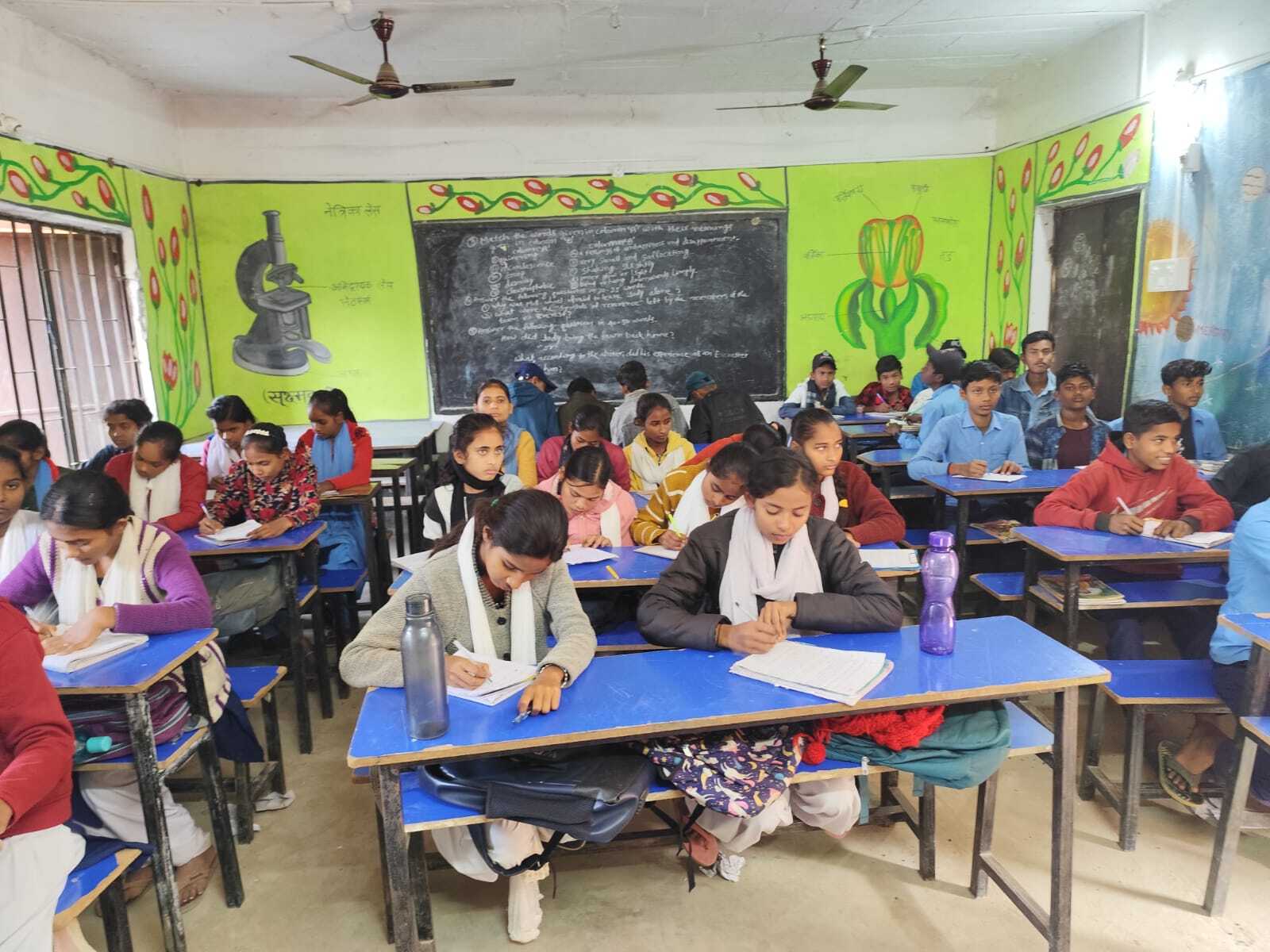 Madhubani News : सभी माध्यमिक विद्यालयों में 9वीं कक्षा की त्रैमासिक परीक्षा शुरू