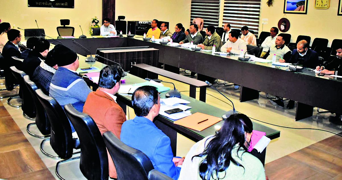 Seraikela Kharsawan News : विकास के लिए राजस्व संग्रह में और तेजी लायें