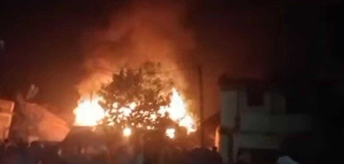 East Singhbhum News : बंगाल के बालियाबेड़ा में घर में आग लगने से वृद्ध जिंदा जले