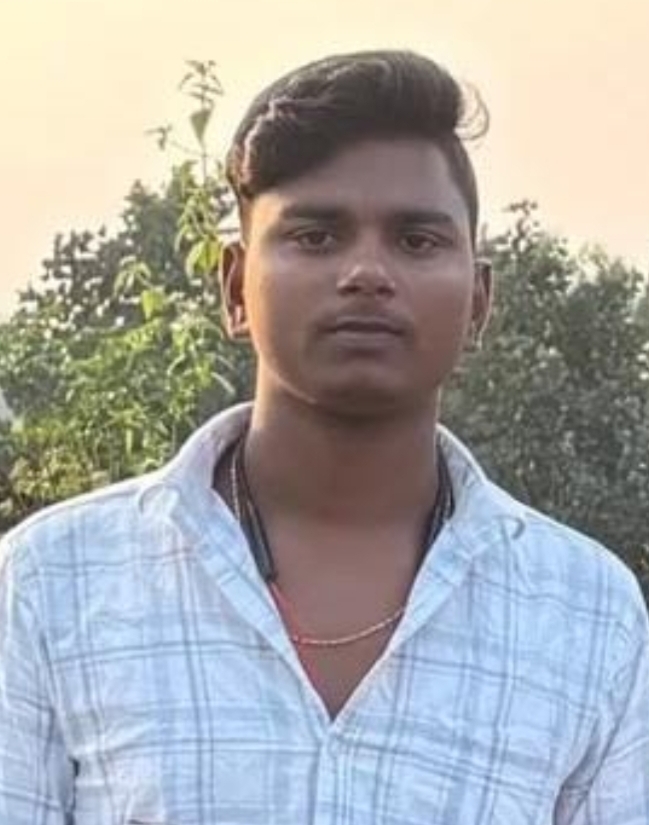 ट्रक ने बाइक में मारी टक्कर, दो युवकों की मौत, एक घायल