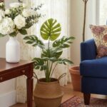 Vastu Tips: घर की सजावट के लिए नकली फूलों और पौधों का इस्तेमाल सही या गलत? जानिए क्या कहता है वास्तु शास्त्र 1 Artificial Plants Vastu