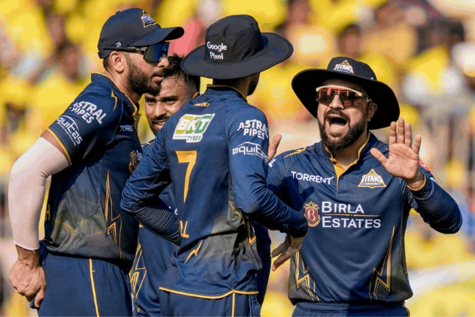 CSK vs GT: गुजरात टाइटंस ने CSK को 158 रनों पर रोका, गायकवाड़ का पचासा