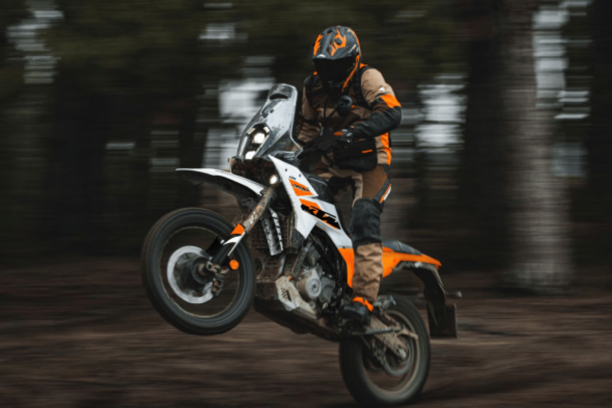 KTM ने लॉन्च की नयी 390 Duke और 390 Adventure, कीमत भी हुई कम