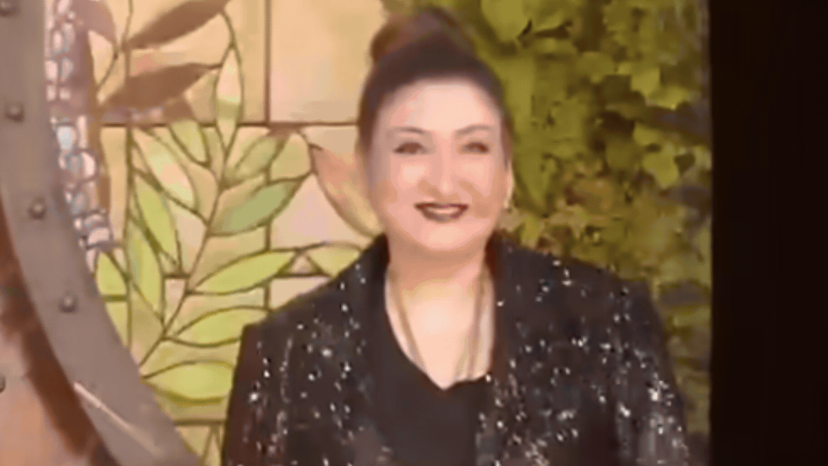 मामी सुनीता को देखते ही सब कुछ छोड़ पैरों में गिर पड़े Krushna Abhishek, देखें ये इमोशनल पल