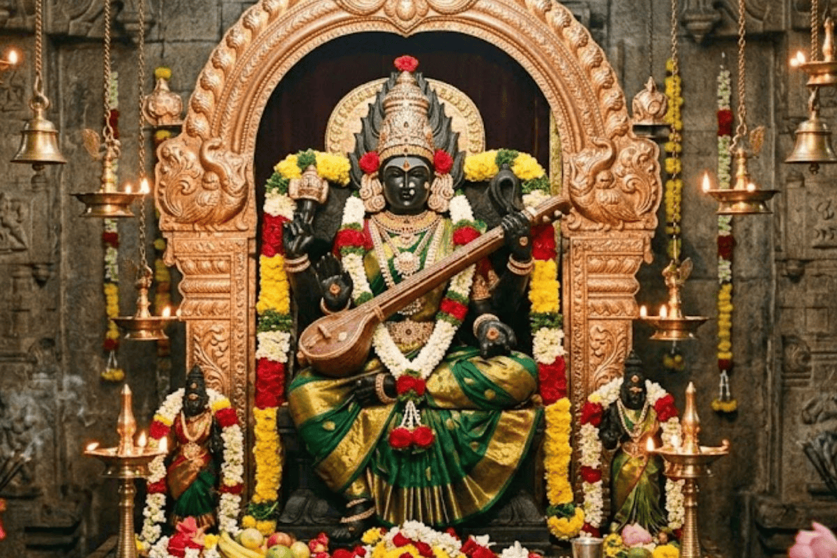 मातंगी जयंती है आज, भूलकर भी न करें ये गलतियां