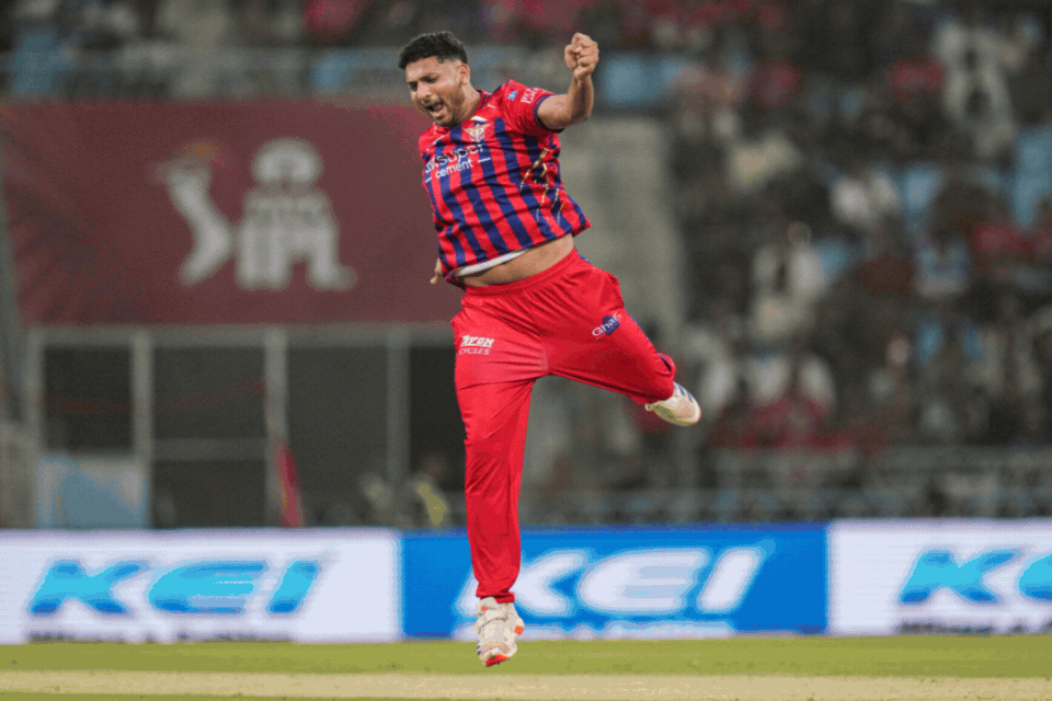 LSG vs KKR: मोहसिन खान का धमाल, 5 विकेट चटकाकर अपने नाम दर्ज किया ये रिकॉर्ड
