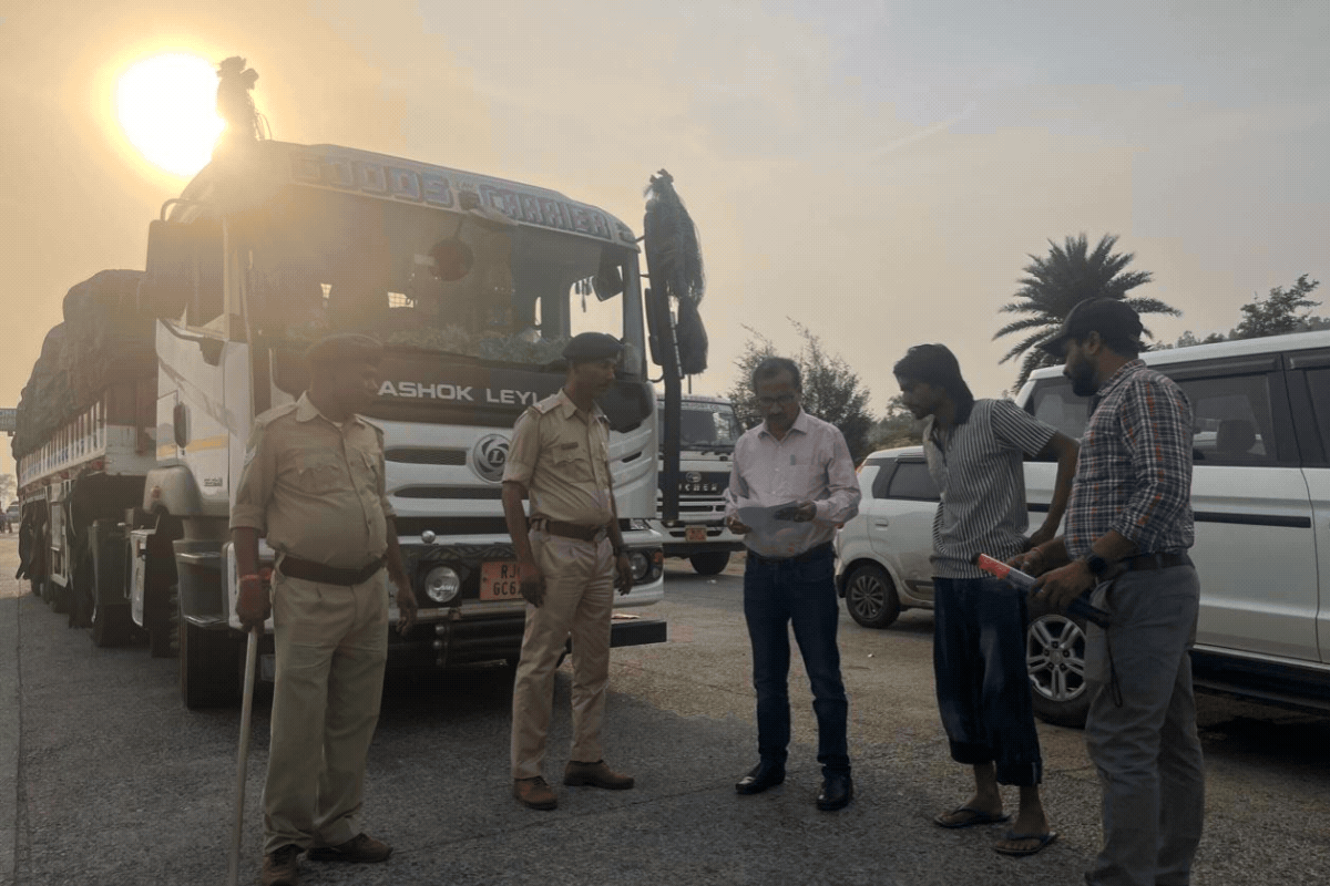 सरायकेला-खरसावां में ट्रैफिक रूल तोड़ने वाले पर कड़ी कार्रवाई, ₹1.04 लाख जुर्माना वसूला गया