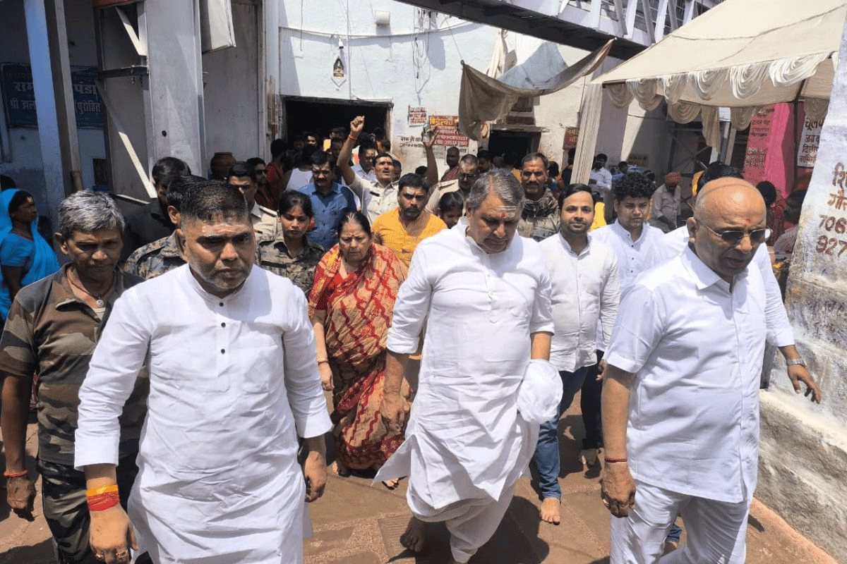 देवघर: बिहार के डिप्टी सीएम विजय चौधरी पहुंचे बाबा धाम, लिया महादेव का आशीर्वाद 