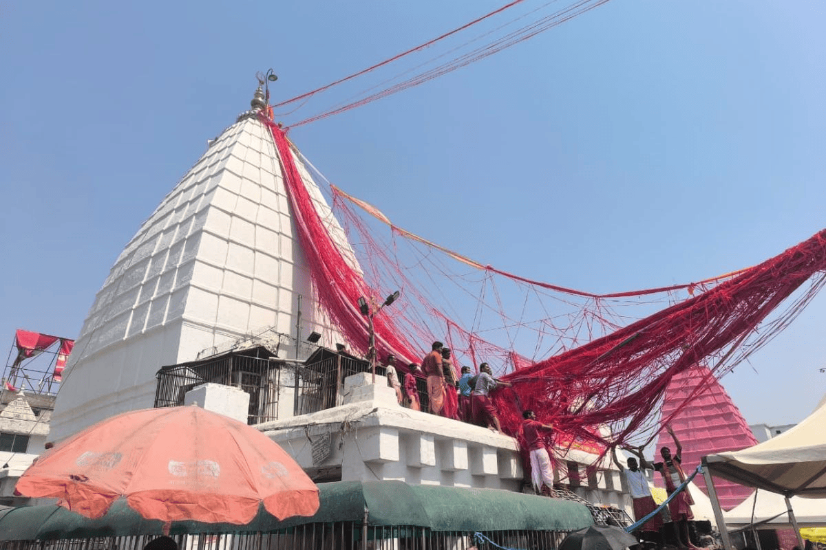 बाबा बैद्यनाथ धाम में टूटा गठबंधन धागा, श्रद्धालुओं में मची होड़