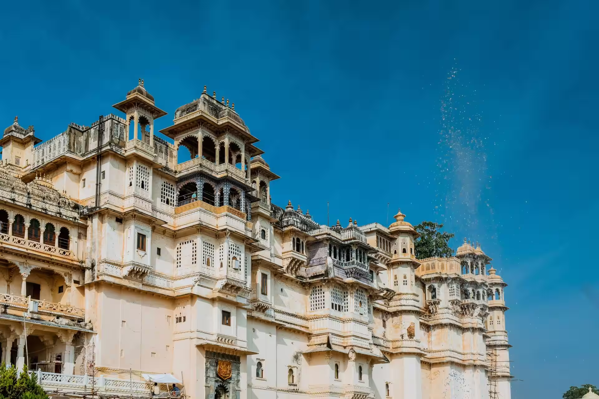 City Palace overlooking Lake Pichola in Udaipur