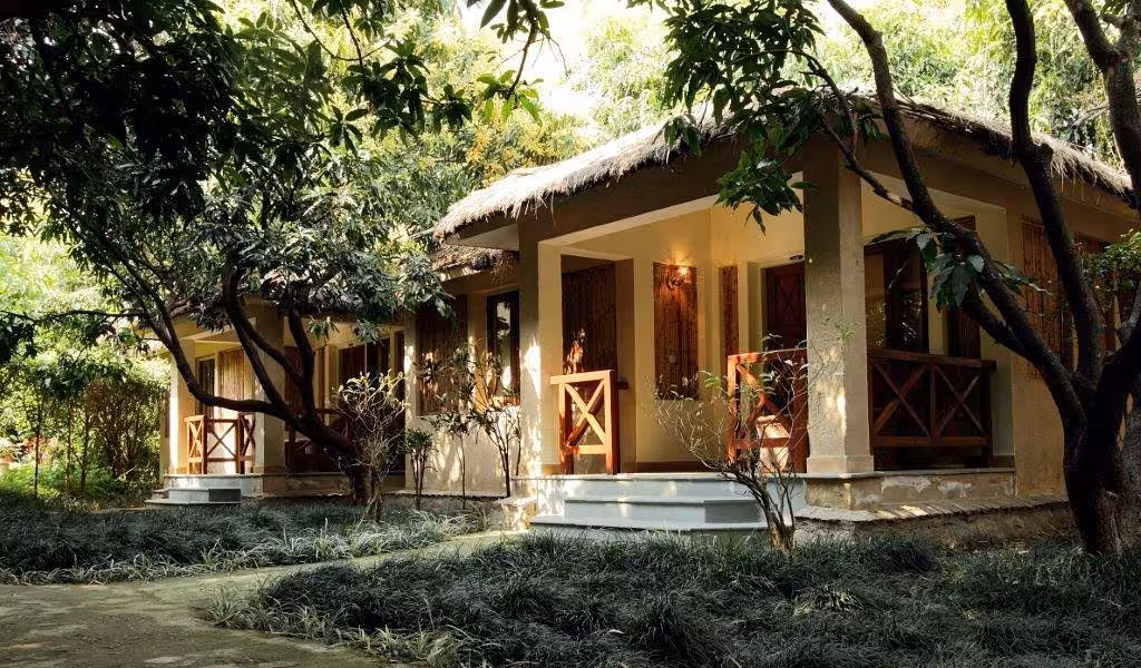 Tiger Camp Resort Cottage Exterior