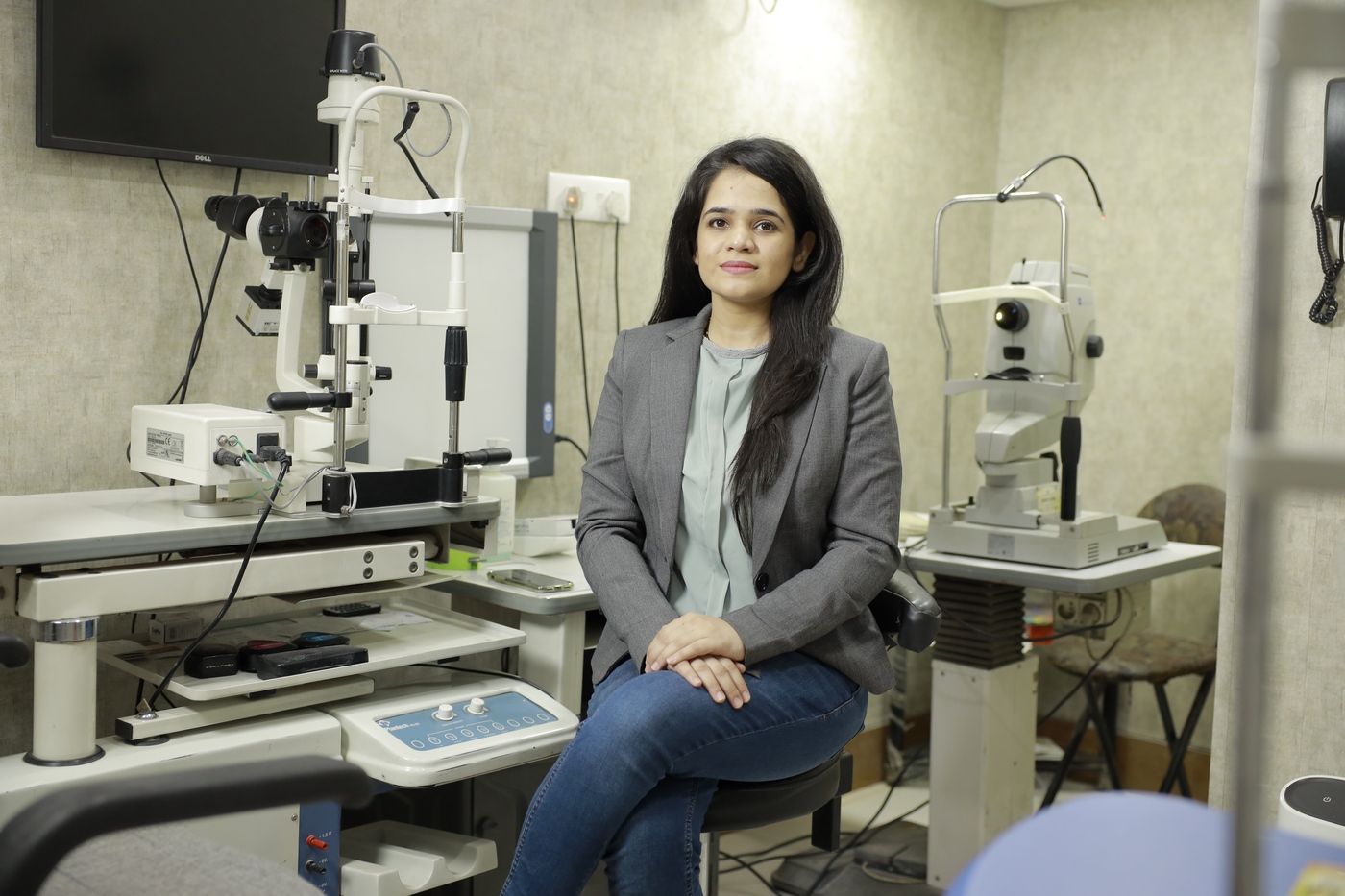 Dr. Nikita Arora logo