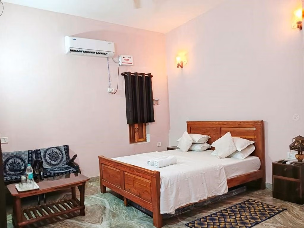 Sadhna Sadan Homestay Bedrrom Interior