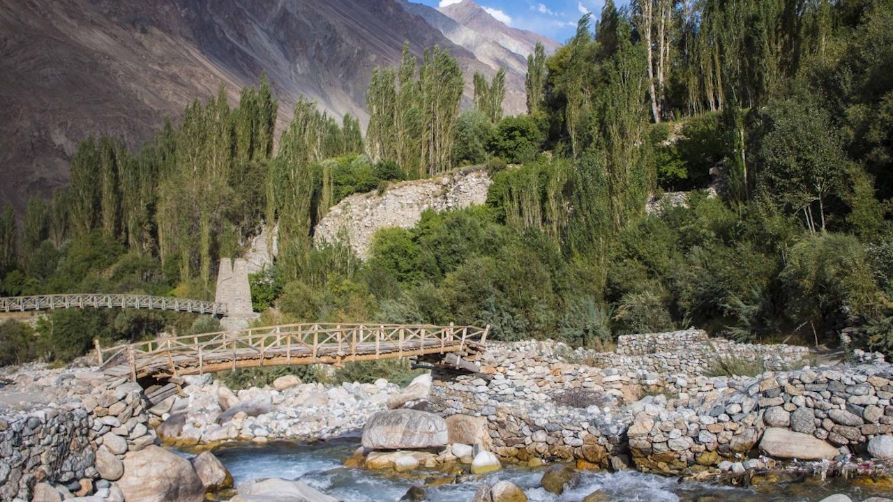 Diskit / Hunder (Nubra Valley) to Turtuk and back