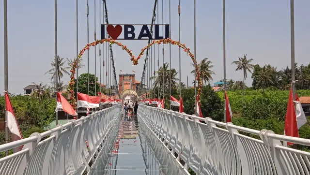 Blangsinga Falls Glass Bridge