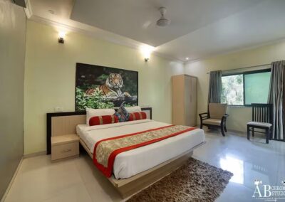 Tiger King Resort Standard Room Bed