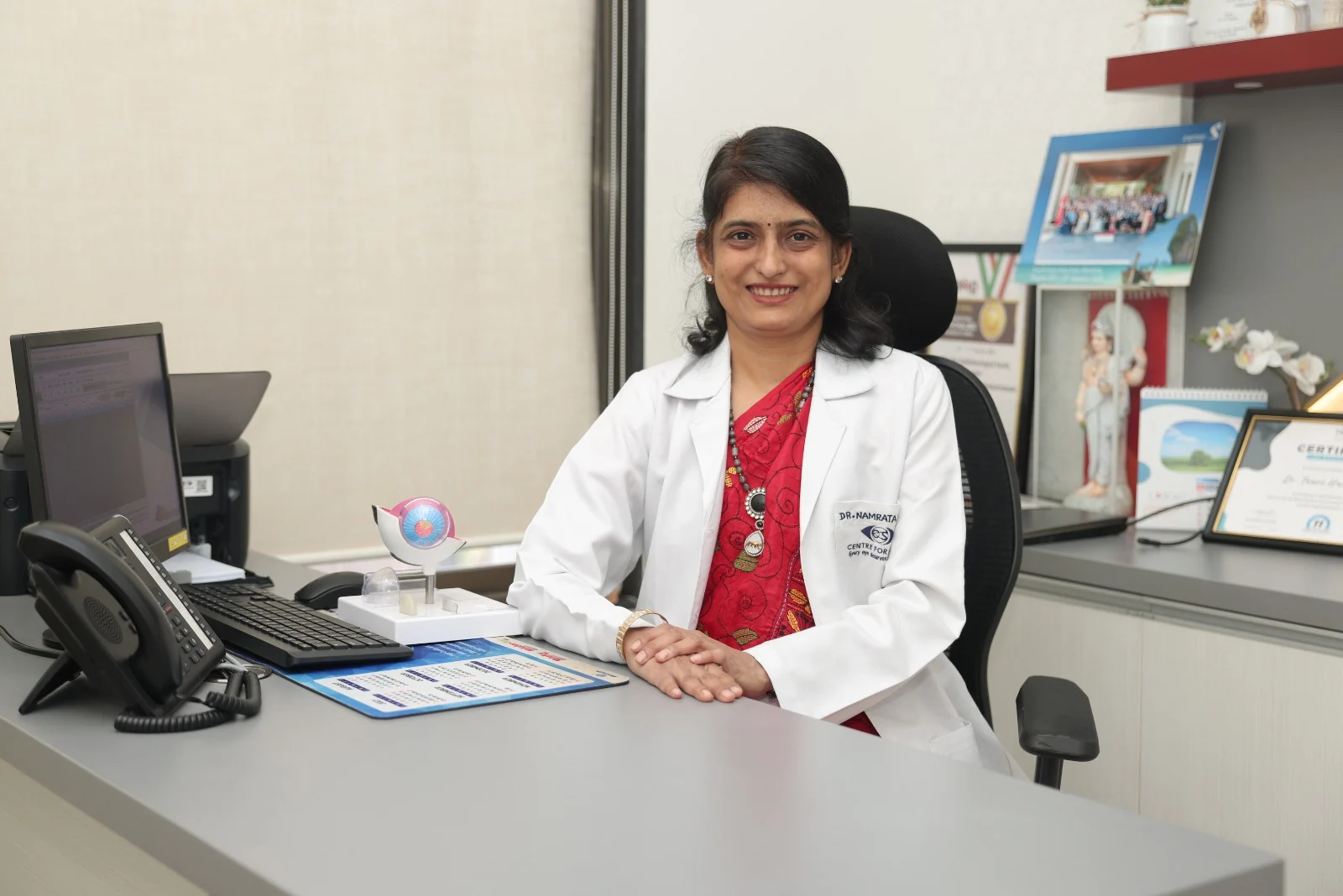 Dr. Namrata Kabra, highly skilled Cornea, Refractive & Cataract Surgeon with over 17 years of experience, having performed more than 25000 surgeries.