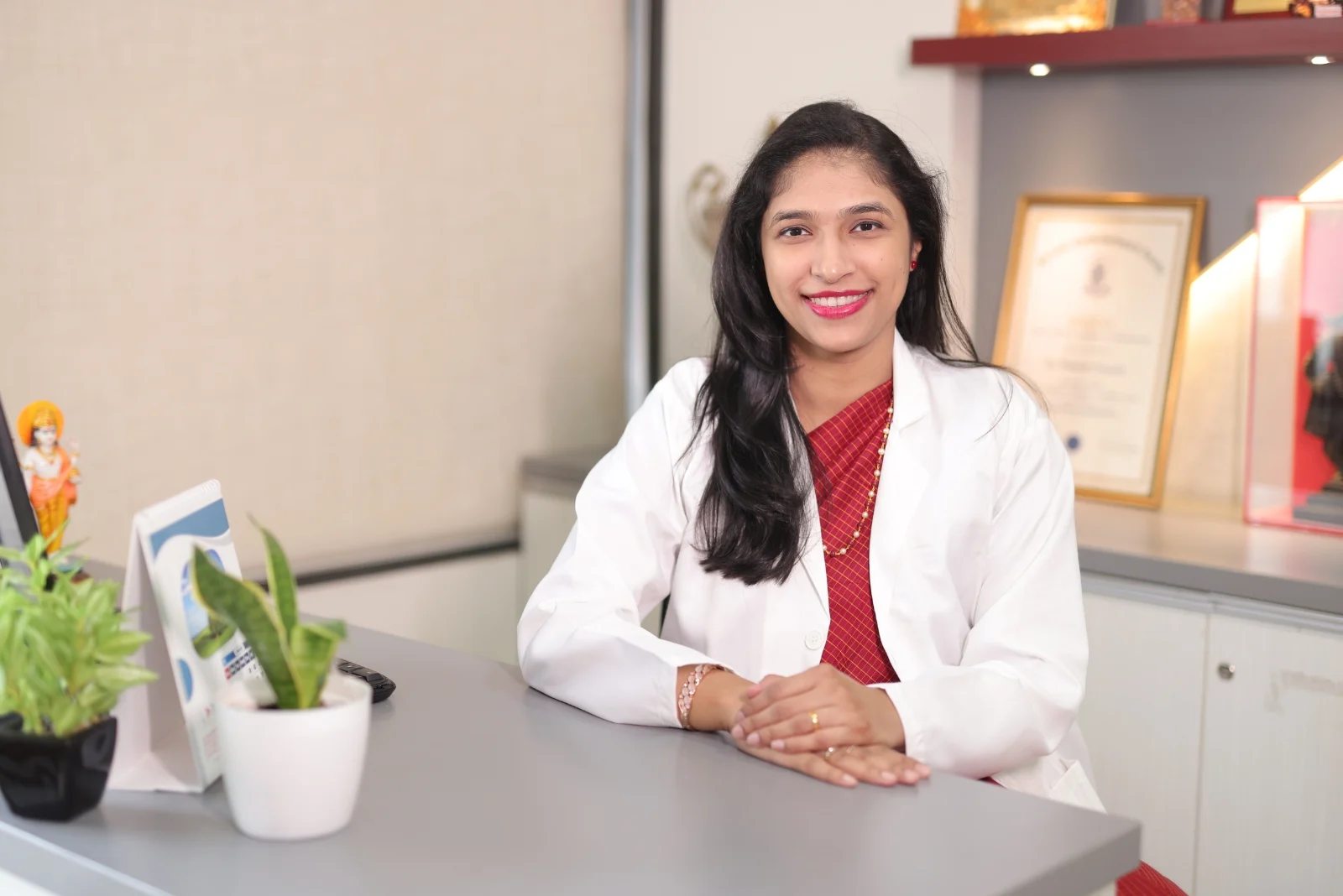 Dr. Simonne Lobo is a Vitreo-Retina Surgeon at Laxmi Eye Hospitals and Institute in Navi Mumbai, best eye carecentres at Panvel, Kharghar, Kamothe and Dombivali.