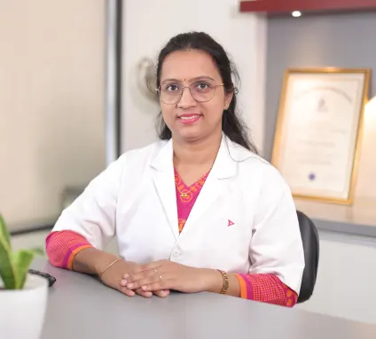 Ms. Snehal Borate - Optometrist at Laxmi Eye Hospitals and Institute in Navi Mumbai, best eye care centres at Panvel, Kharghar, Kamothe and Dombivali.