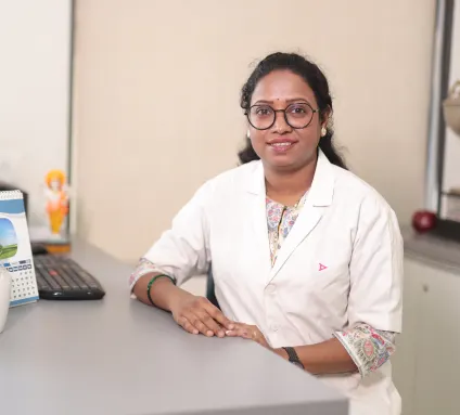 Ms. Varsha Patil - Optometrist at Laxmi Eye Hospitals and Institute in Navi Mumbai, best eye care centres at Panvel, Kharghar, Kamothe and Dombivali.