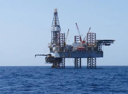 Marine drilling rig platform for offshore exploration