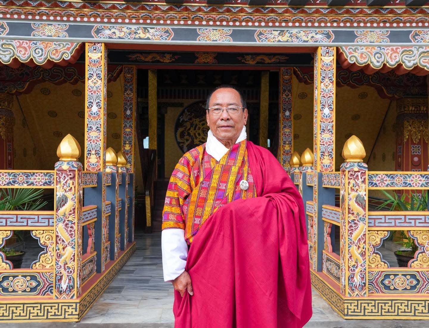 མི་དབང་མཆོག་གིས་ འགུབ་དགའ་མདོག་ཚེ་རིང་ལུ་ འབུ་རས་དམརཔོ་གནང་ཡོདཔ།