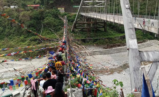 ཨ་མོ་ཆུ་ཟམ་ཡོད་སར་ ལྟ་བཤལཔ་ལེ་ཤ་འོང་དོ་ཡོད་རུང་ ས་ཁོངས་ནང་ མཐུན་རྐྱེན་ཚུ་མེད་པའི་དཀའ་ངལ།