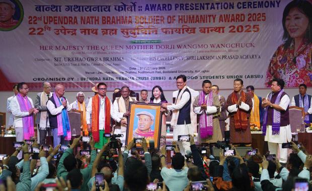 𝐐𝐮𝐞𝐞𝐧 𝐌𝐨𝐭𝐡𝐞𝐫 𝐜𝐨𝐧𝐟𝐞𝐫𝐫𝐞𝐝 𝐒𝐨𝐥𝐝𝐢𝐞𝐫 𝐨𝐟 𝐇𝐮𝐦𝐚𝐧𝐢𝐭𝐲 𝐀𝐰𝐚𝐫𝐝 𝟐𝟎𝟐𝟓