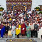 མི་དབང་མཆོག་གིས་ ཤེས་རིག་གི་དཔེ་སྟོན་རྩ་གཞུང་ གསར་བཏོན་གནང་དབུ་བཞུགས།
