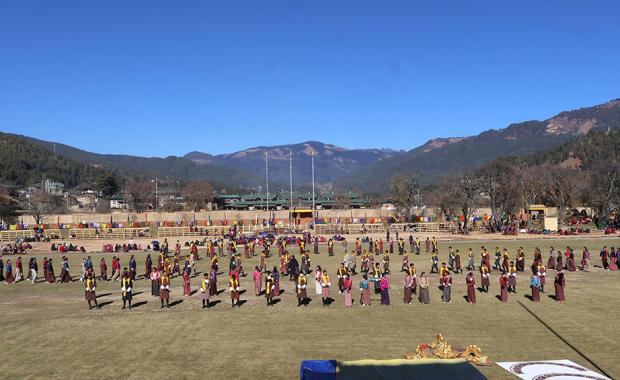 རྒྱལ་ཡོངས་དུས་ཆེན་སྐབས་ བུམ་ཐང་ལས་ཐོན་སྐྱེད་འབད་མི་ རང་ལུགས་ཀྱི་ གྱོན་ཆས་གསལ་སྟོན་ཐོག་ལས་བརྩི་སྲུང་།