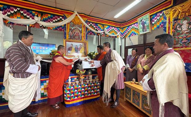 མི་རབས་བཞི་པའི་ མི་ཁུངས་ངོ་སྤྲོད་ལག་ཁྱེར་(ཕོར་ཇི་) འགོ་འབྱེད་འབད་ཡོདཔ།