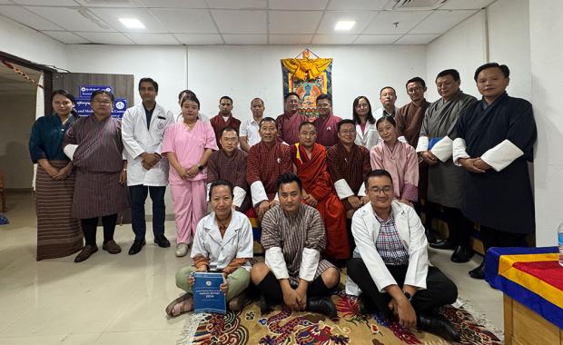 དགེ་ལེགས་ཕུག་ལུང་ཕྱོགས་གཙོ་བསྟེན་སྨན་ཁང་ལྟེ་བ་ནང་ འཛམ་གླིང་འགོ་ཁྲིད་ཞིབ་འཚོལ་སྤེལ་ཁང་ སྒོ་ཕྱེ་ཡོདཔ།
