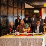 འབྲུག་སླར་འབྱུང་གློག་མེ་ལས་འཛིན་དང་ ཨ་དཱ་ནི་ལས་སྡེ་གཉིས་ཀྱི་བར་ན་ ནུས་ཤུགས་མེ་ག་ཝཊ་༥,༠༠༠ གི་ ལས་འགུལ་གུ་ མཚན་རྟགས་བཀོད་ཡོདཔ།